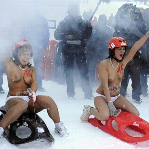 nude sled race