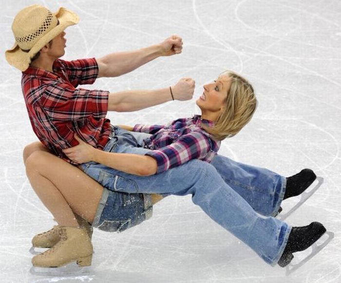 figure ice skating acrobats