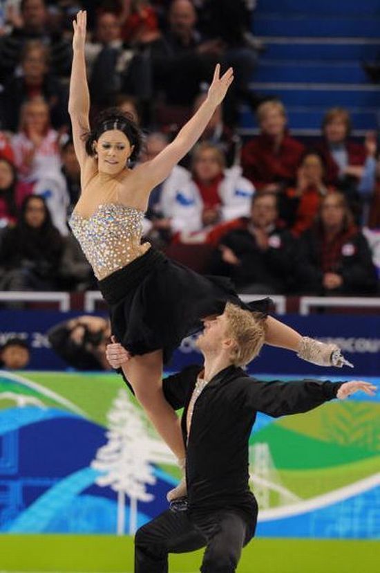 figure ice skating acrobats