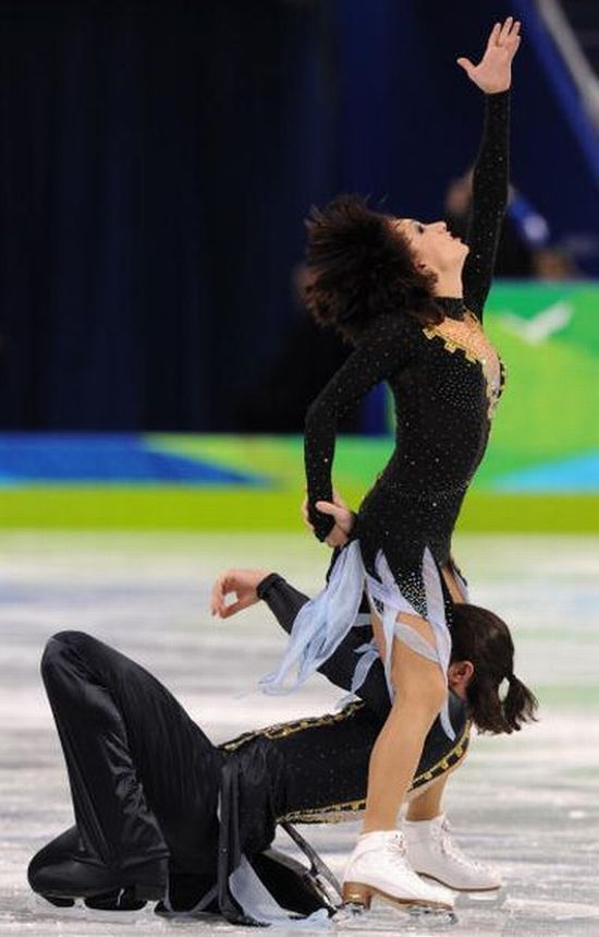 figure ice skating acrobats