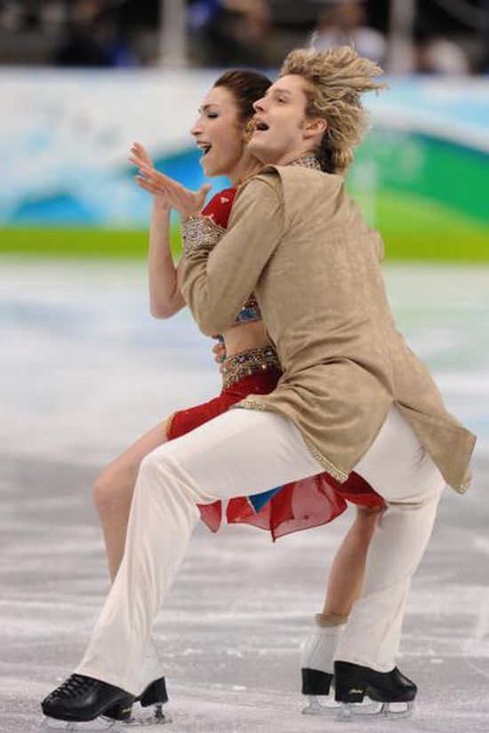 figure ice skating acrobats