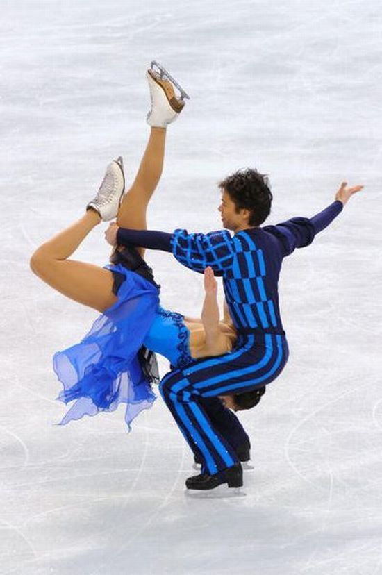 figure ice skating acrobats