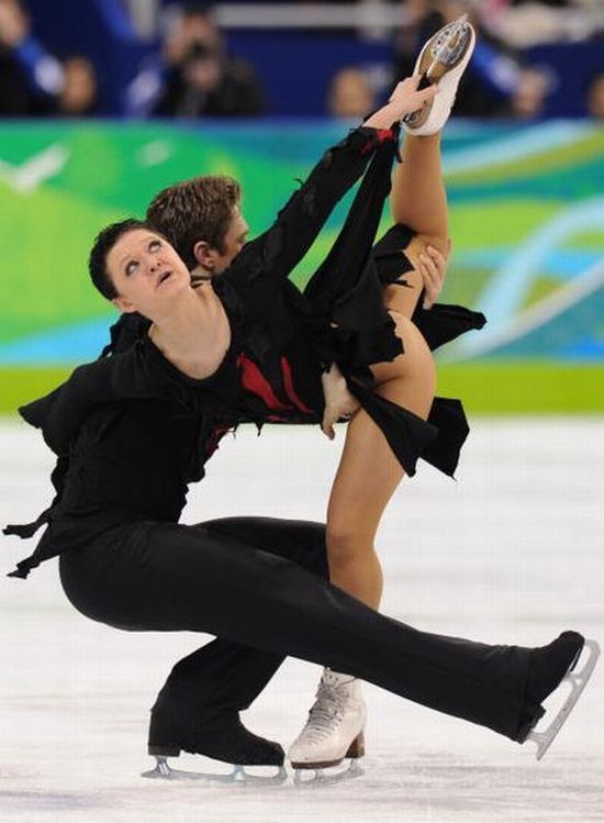 figure ice skating acrobats