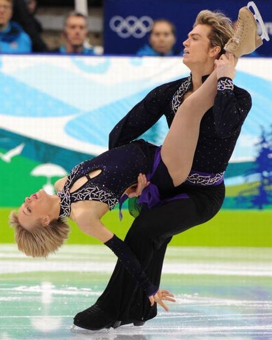 figure ice skating acrobats