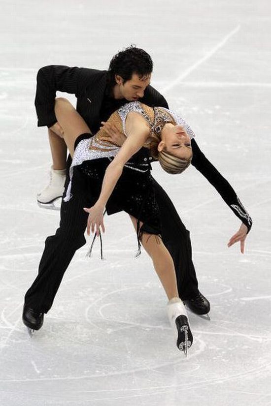 figure ice skating acrobats