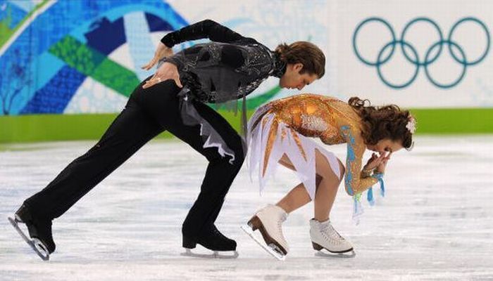 figure ice skating acrobats