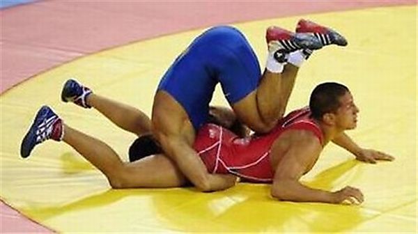 funny poses of wrestlers