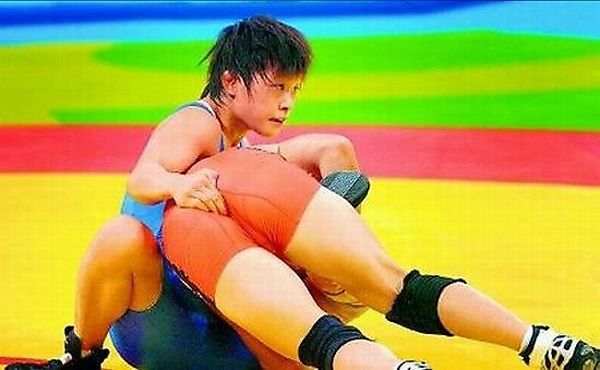 funny poses of wrestlers