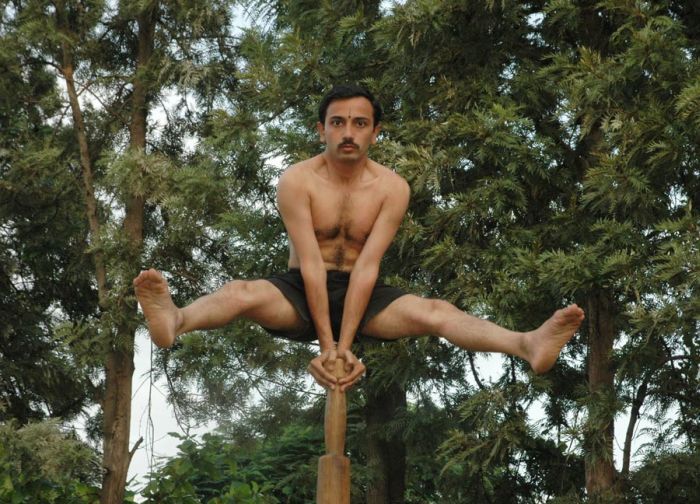 Mallakhamb, Asana  (yoga) on a pole