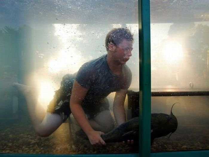 Okie noodling tournament, United States