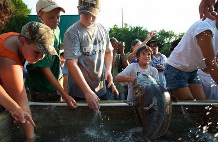 Okie noodling tournament, United States