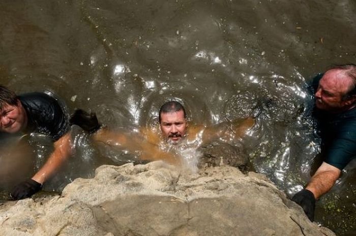 Okie noodling tournament, United States