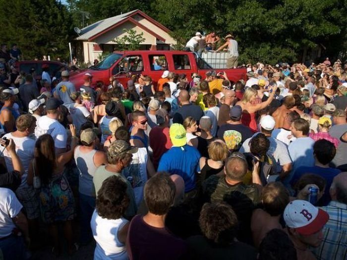 Okie noodling tournament, United States