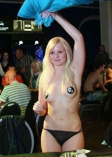 strip poker tournament girls