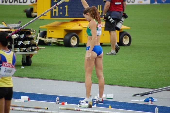 pole vaulting girl