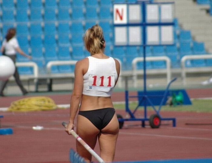 pole vaulting girl