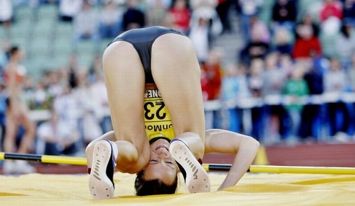 pole vaulting girl