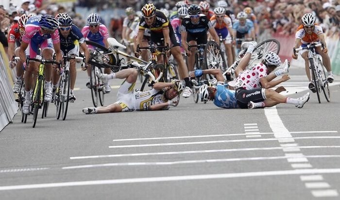 Stage 4 crash, 2010 Tour de Suisse