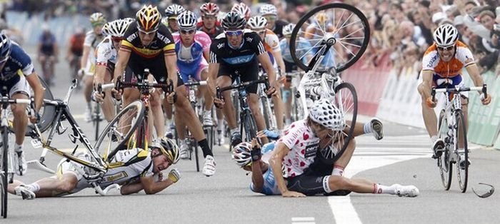 Stage 4 crash, 2010 Tour de Suisse