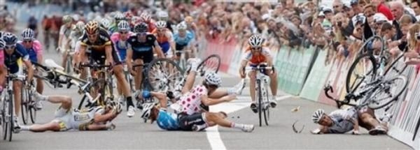 Stage 4 crash, 2010 Tour de Suisse