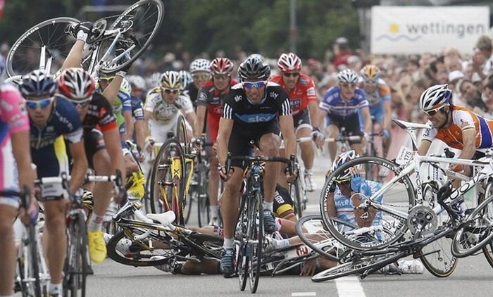 Stage 4 crash, 2010 Tour de Suisse