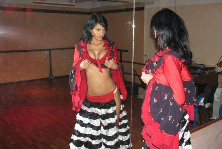 m-1 ring girl