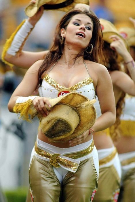 Las Porristas, cheerleader girls from South and Latin America