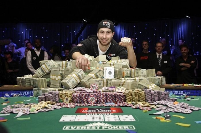 Jonathan Duhamel, poker professional won 9 million dollars