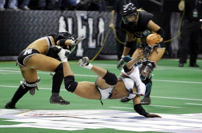 Lingerie Bowl girls