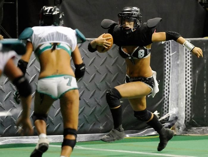 Lingerie Bowl girls