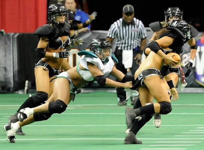 Lingerie Bowl girls