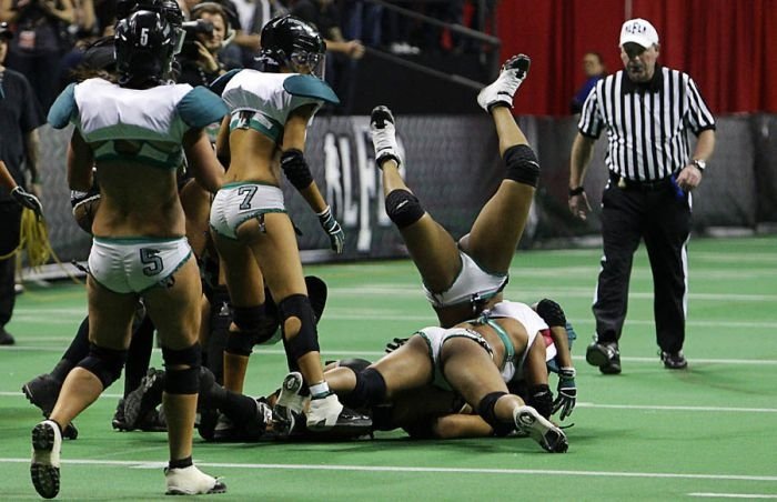 Lingerie Bowl girls