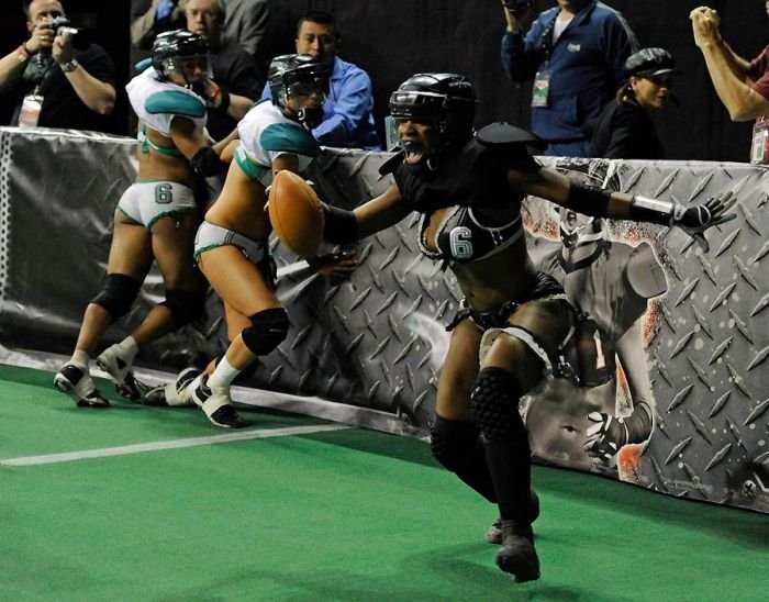 Lingerie Bowl girls