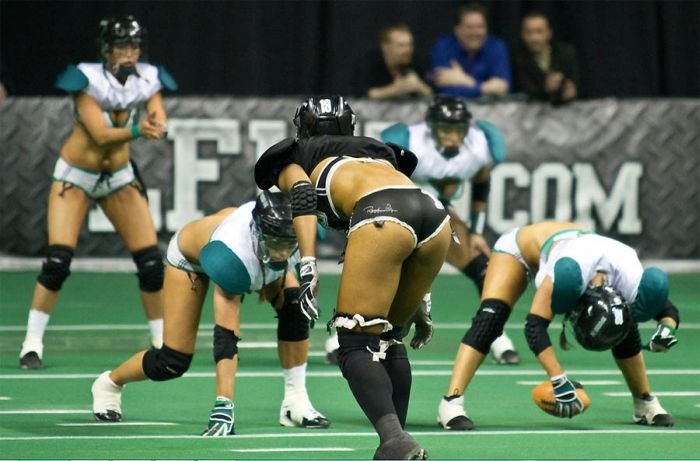 Lingerie Bowl girls