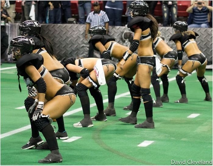 Lingerie Bowl girls