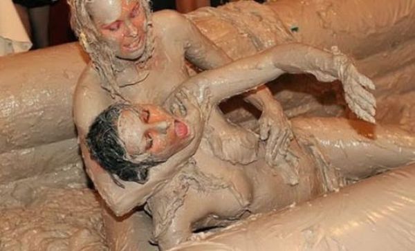 bikini girls mud wrestling