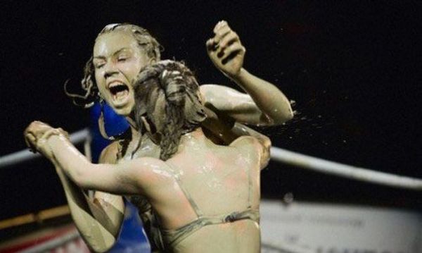 bikini girls mud wrestling