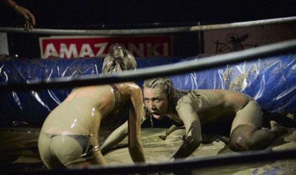 bikini girls mud wrestling