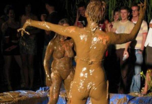 bikini girls mud wrestling