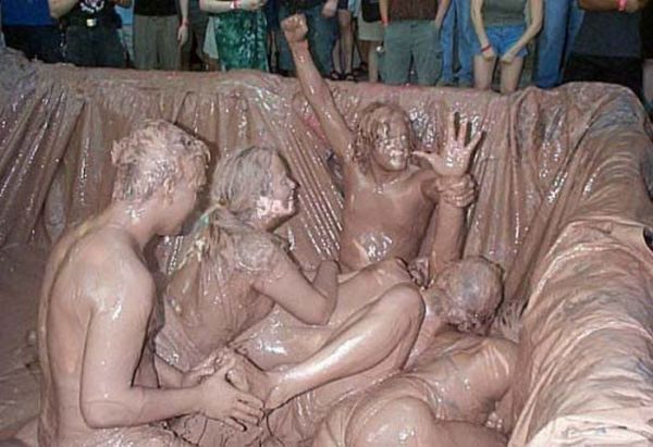 bikini girls mud wrestling