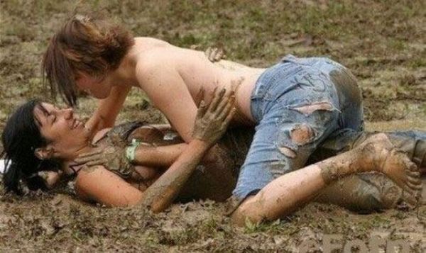 bikini girls mud wrestling