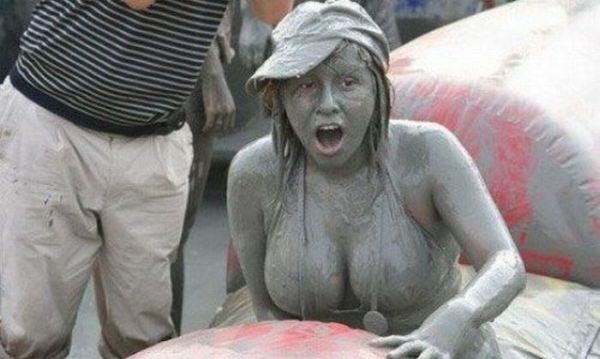 bikini girls mud wrestling