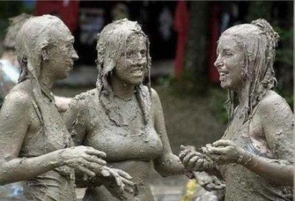 bikini girls mud wrestling