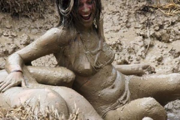 bikini girls mud wrestling