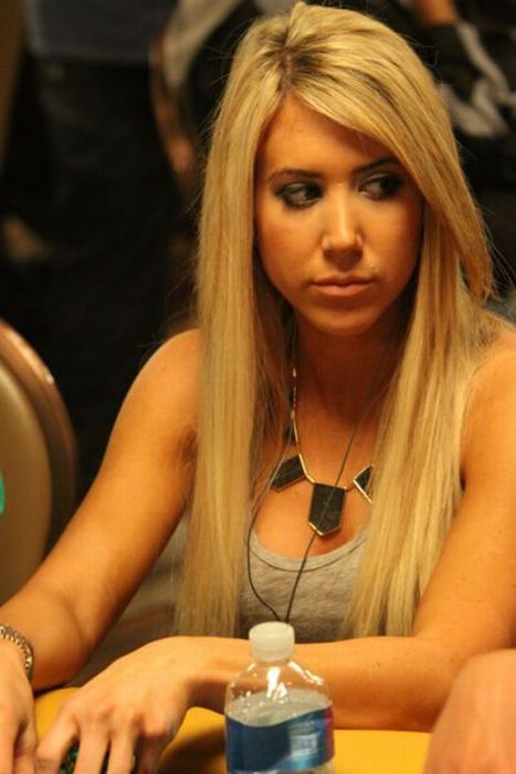 2011 World Series of Poker girls