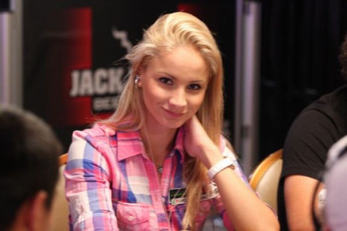 2011 World Series of Poker girls