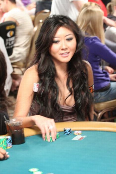 2011 World Series of Poker girls