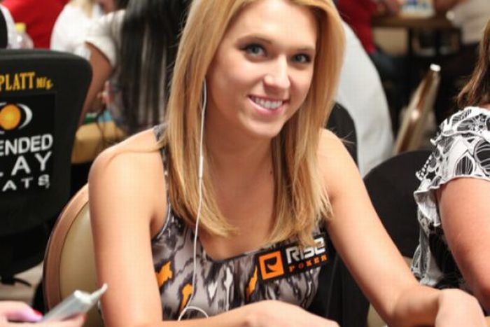 2011 World Series of Poker girls