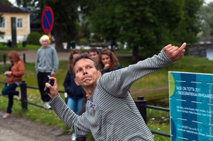 Mobile phone throwing, Finland