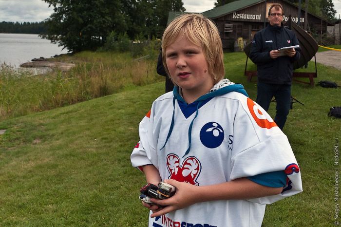 Mobile phone throwing, Finland